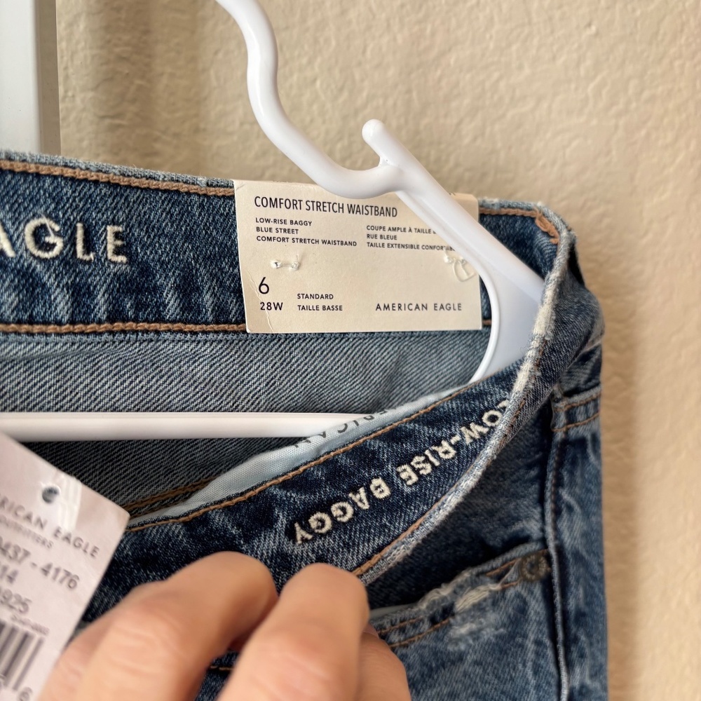NWT American Eagle Women's Low Rise Baggy Size 6 Jeans - Picture 4 of 6